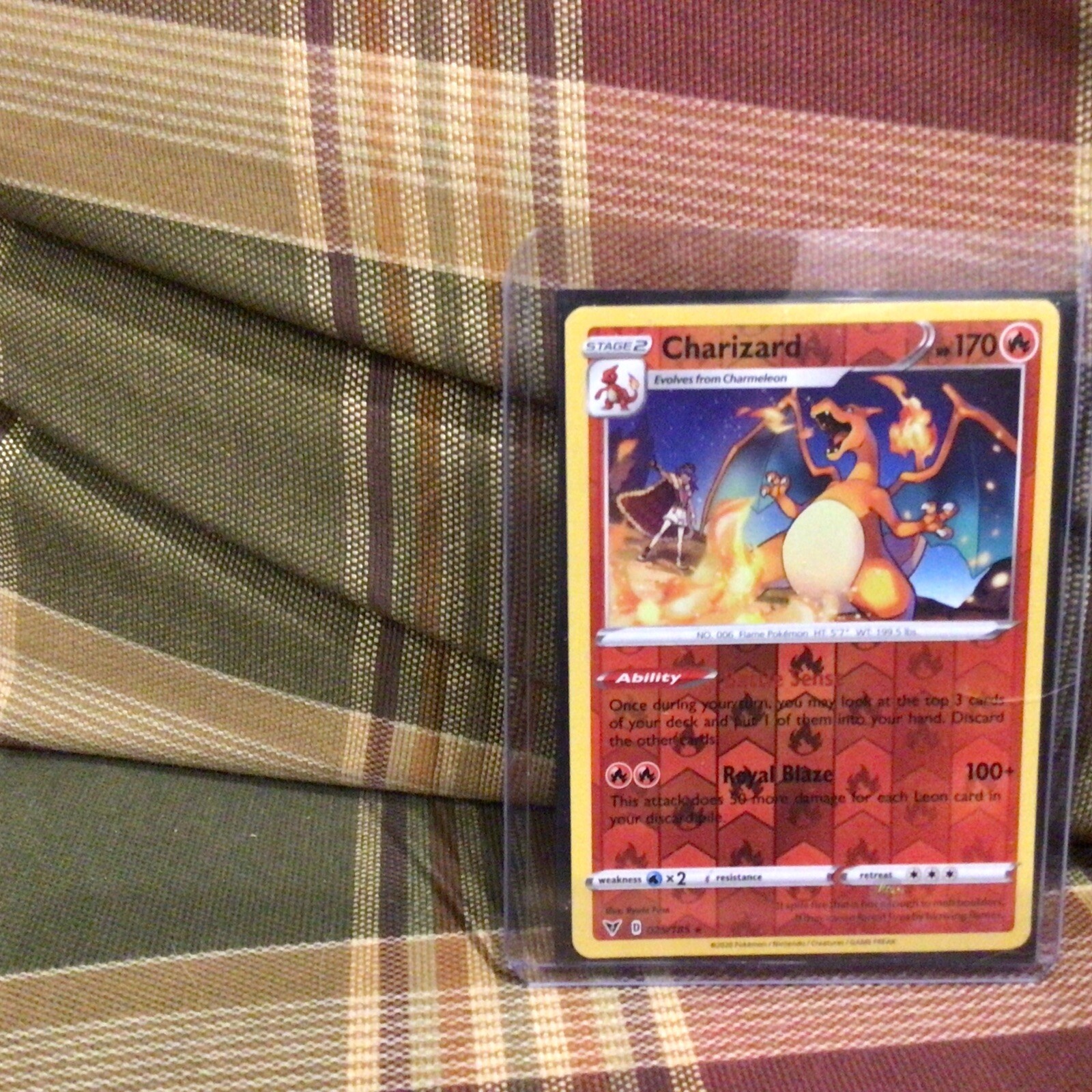 Pokemon Charizard Reverse Holo Rare 25/185 Vivid Voltage Mt+