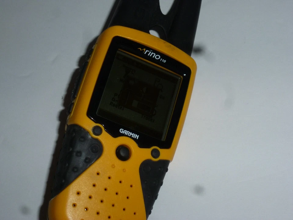 Garmin Rino 110 Handheld Hiking GPS Navigator FRS/GMRS Two-Way Radio Yellow - Image 4 of 4