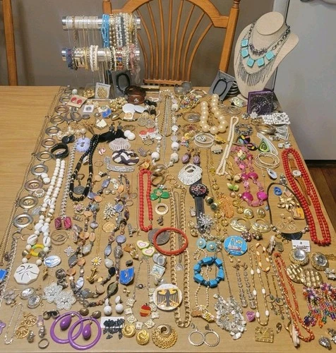 Antique Vintage Estate Exquisite Costume Jewelry Lot Gold Vibrant Some Signed