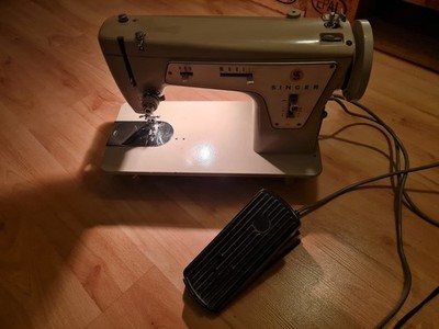 Singer Nähmaschine Mod. 237 mit Zubehör