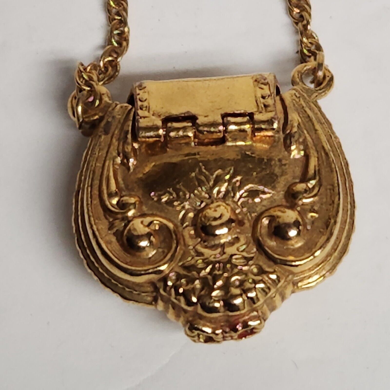 1928 jewelry Gold tone Working Purse Necklace Mus… - image 3