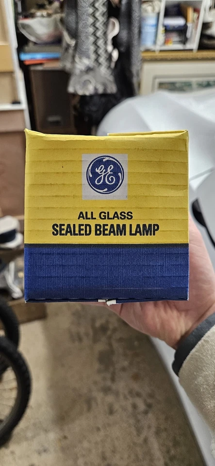 QTY. 4 — GE Sealed Beam Glass Lamp, 25PAR36/NSP, 12V, 25w - Image 2 of 4