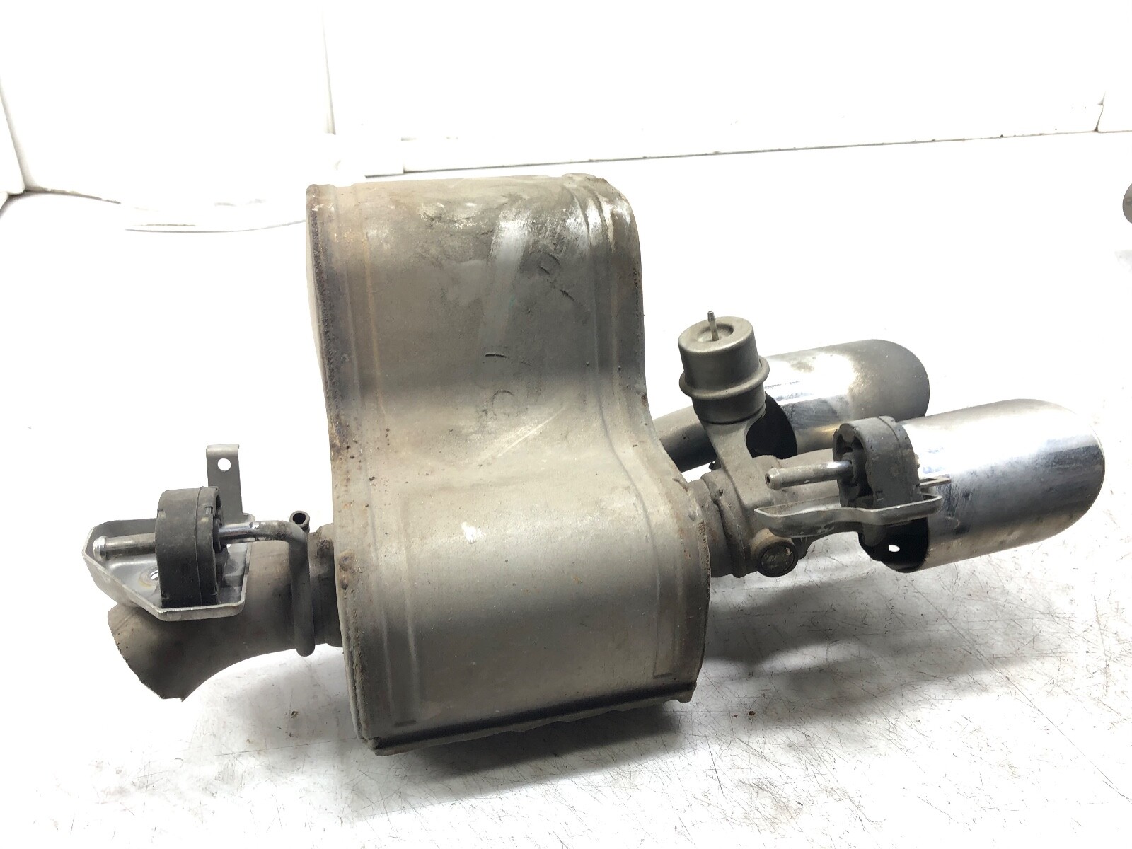 2014-2019 MASERATI GHIBLI RIGHT REAR EXHAUST MUFFLER BAFFLE TIPS SILENCER OEM.