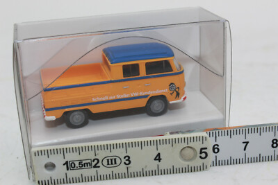 Wiking VW T2 Doppelkabine Modell – Orange-blau, Spur H0 1:87 | Sammler-Modellauto, Kein Spielzeug