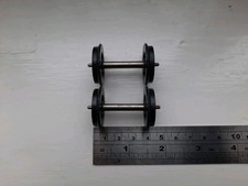 2 Pairs Of 0 Gauge Scale Plastic Train Track Wheels Metal Axles