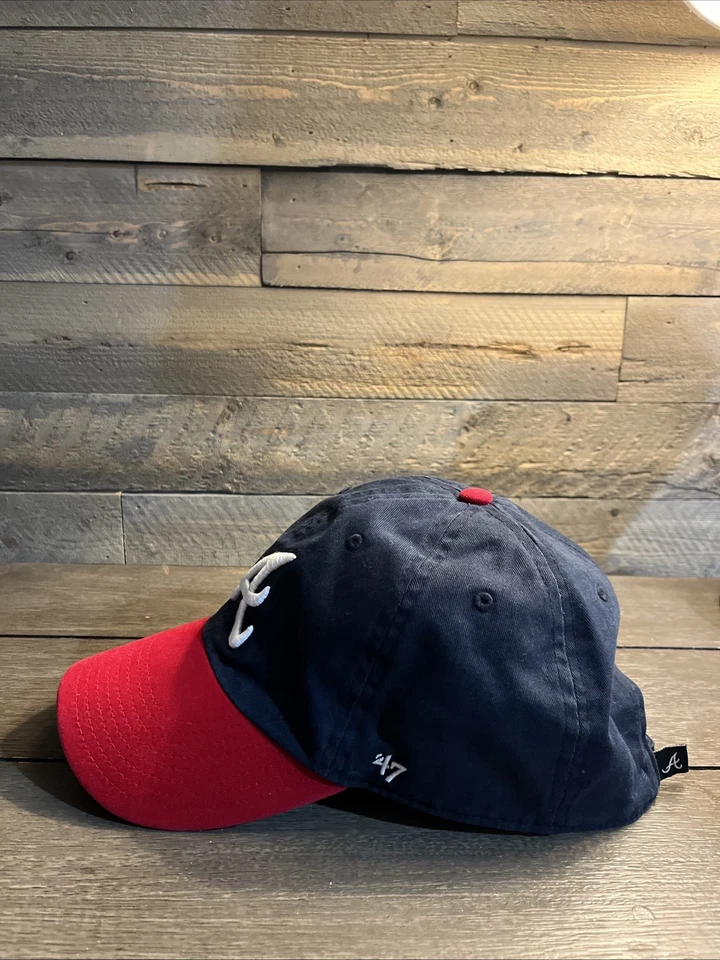 Кепка с ремешком Atlanta Braves 47 Brand Clean Up синяя красная регулируемая папина кепка MLB - Изображение 2 из 4