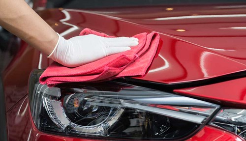 PULIZIA E TRATTAMENTO INTERNI IN PELLE AUTO + CERA D'API LUCIDANTE MARANELLO - Imagen 5 de 9
