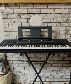 Yamaha PSR E343 61 Key Portable Keyboard w/ Stand Working in Great Condition