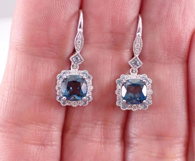 Brincos pendurados folheados a ouro branco 14K topázio azul 3,00 quilates corte almofada criado em laboratório - Imagem 4 de 4