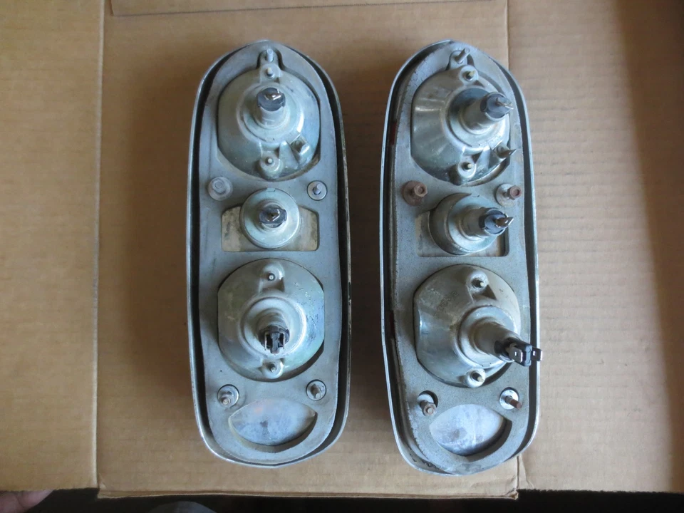 Rolls Royce 1967 67 conductor izquierdo derecho luz trasera lámpara OEM USADO PAR 2 Foto 4 de 4