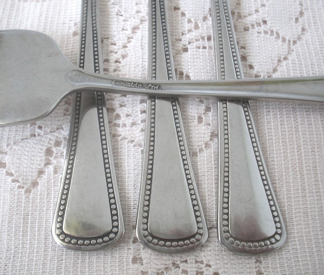 ONEIDA NEEDLEPOINT BEADED ARTISTRY Stainless Flatware FORKS eBay