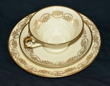 dreiteiliges Porzellan Kaffeeset / Gedeck / Sammelset von KPM Royal Ivory