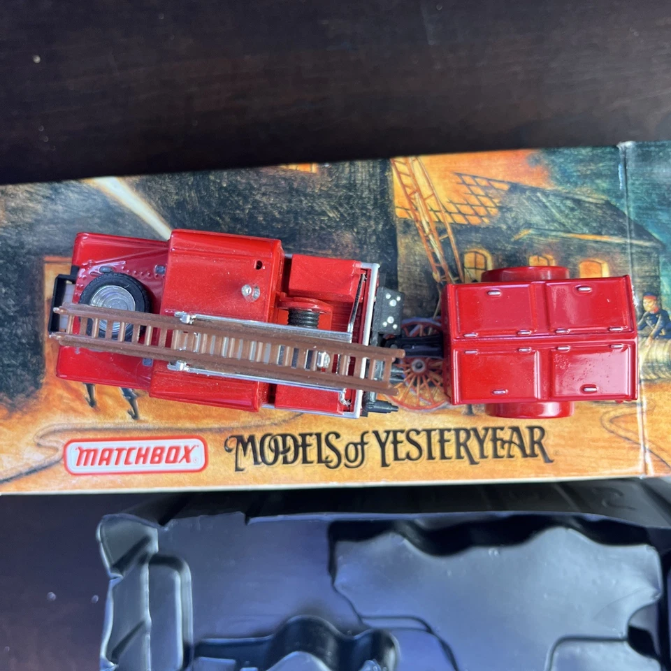 Matchbox Of Yesteryear Fire Truck YFE-02 1948 Land-Rover Auxiliary Fire Truck - Image 4 of 4