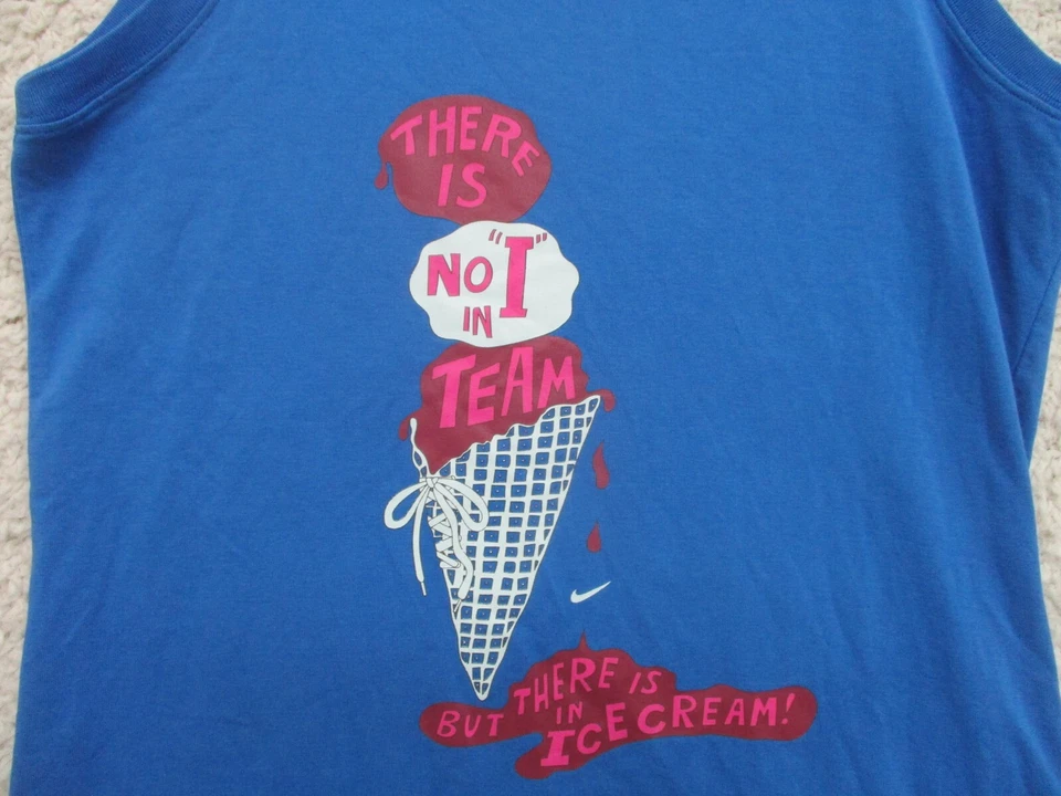 Camiseta sin mangas Nike mediana adulto azul There Is No I In TEAM HELADO logotipo mujeres Foto 3 de 4