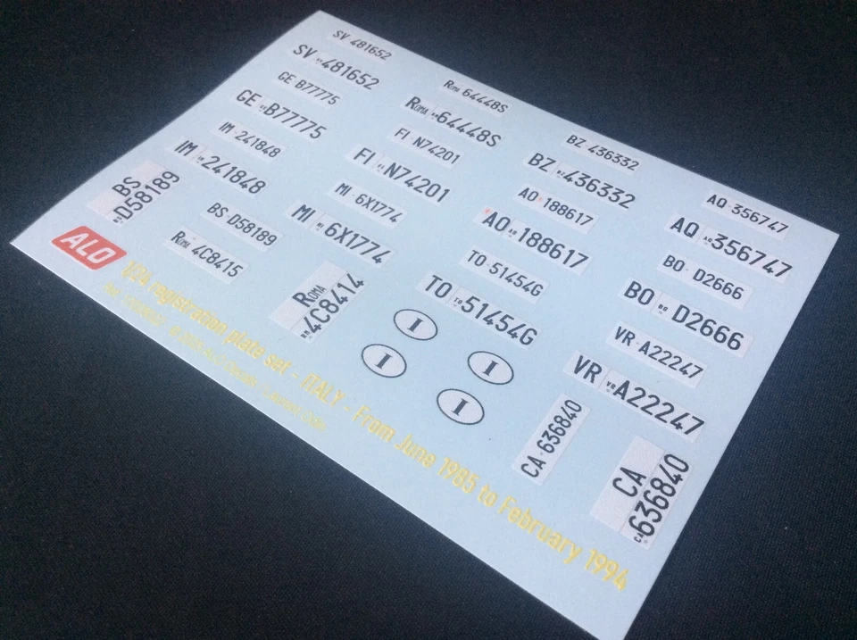 1985-1994 PLAQUES D'IMMATRICULATION ITALIE 1:24 DECALS - POUR 15 VOITURES - Photo 1/1