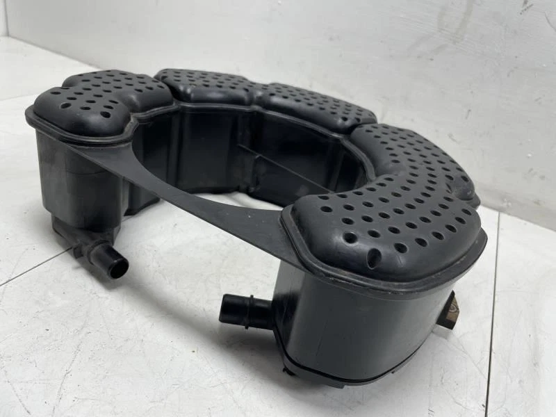 VOLKSWAGEN GOLF GTI 2007 BOTE DE VAPOR DE COMBUSTIBLE DE FÁBRICA Foto 4 de 4