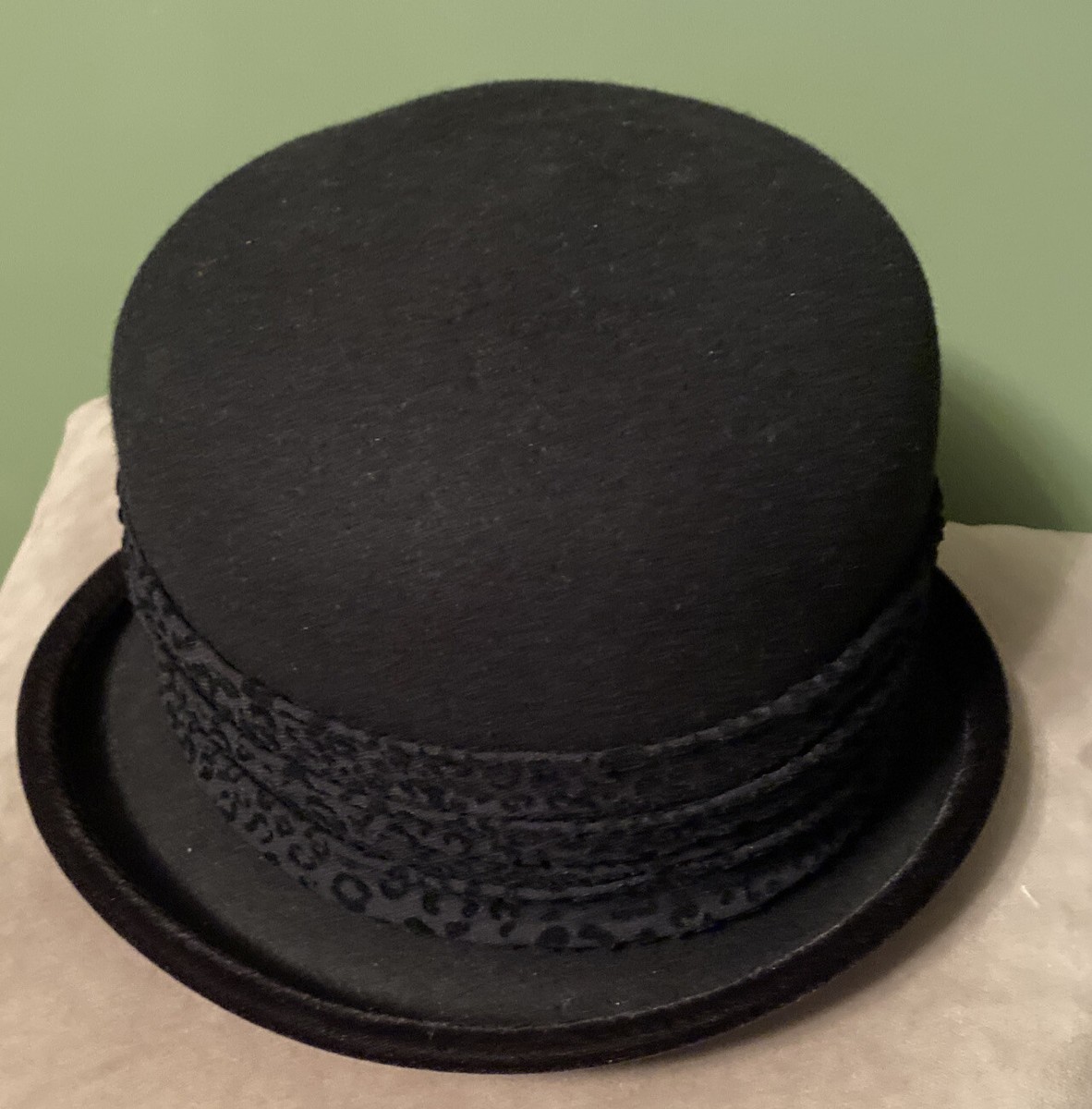 Vintage Luxor MCM Black Wool
Felt Cloche Hat with Bow Sophia Black Wool Felt Cloche Hat with Felt Bow – Bronteshop main image 4