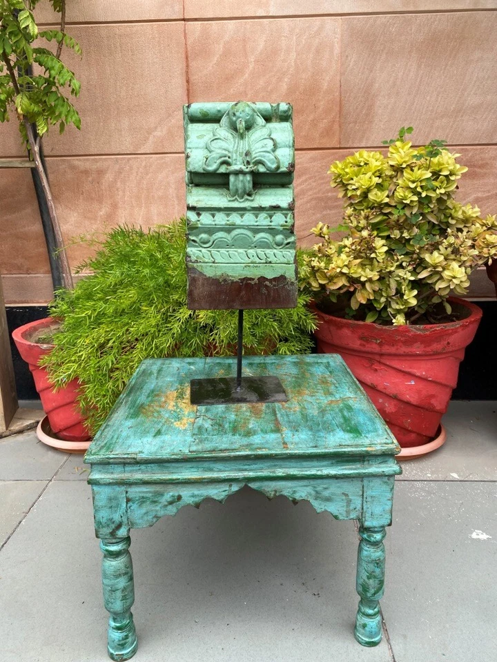 Antiguo soporte de pared indio de madera tallada a mano con motivo verde con soporte de hierro Foto 3 de 4