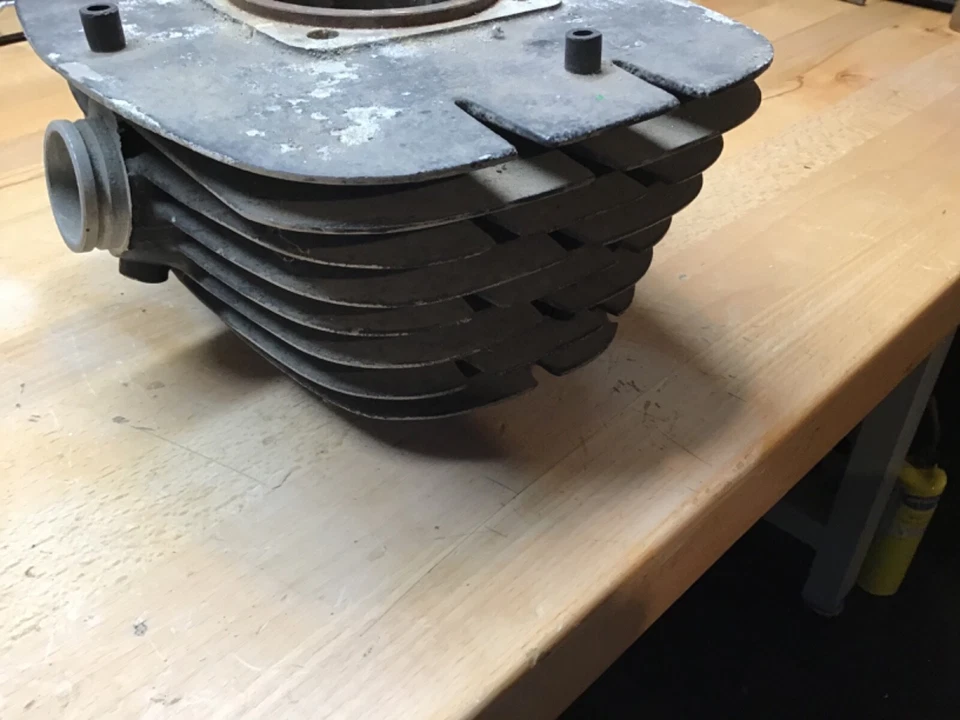 Ossa Super Pioneer 350 1976 cilindro OEM jarra montañero bonita con bonitas aletas Foto 4 de 4