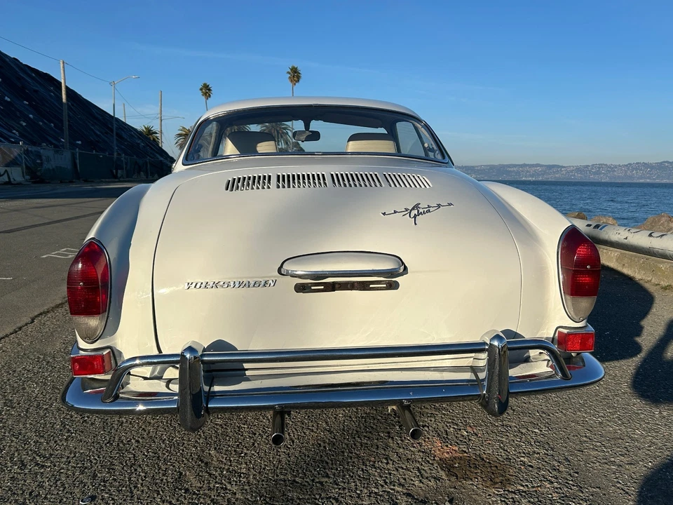Volkswagen Karmann Ghia 1970  Foto 3 de 4