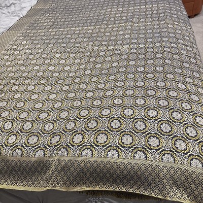 Fancy Bedspread For Special Occasions Approximate Measurements 74/57
