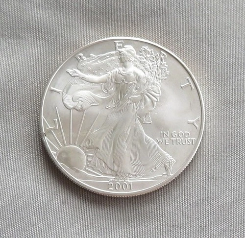 2001 - AMERICAN EAGLE - One Dollar - .999 1oz Fine Silver