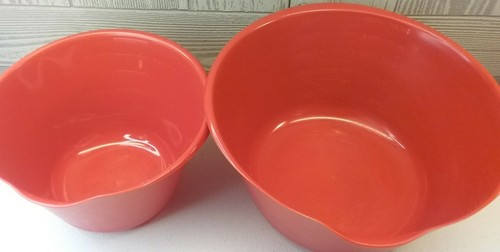 (2)RED PLASTIC MIXING MEASURING BOWLS*1-5QUART 1-2.5QUART*MADE IN USA*