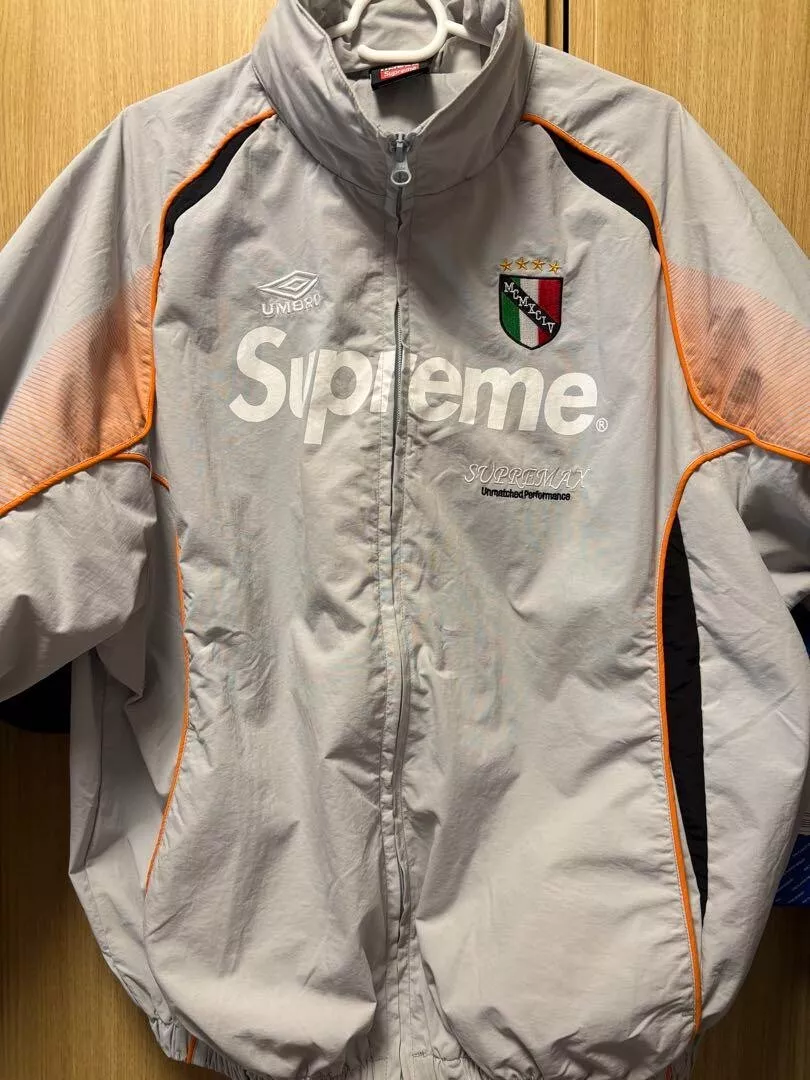 Veste de survêtement Supreme SS22 Umbro grise taille XL   Matière : nylon Couleur : Gris JPN