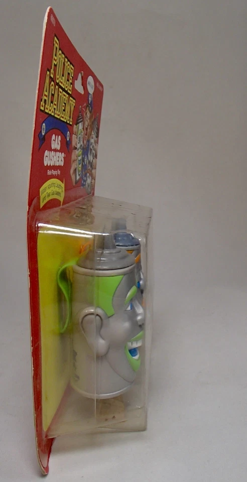 Figura BANKSY Lata de Pintura VINILO Juguete de Arte MADBALLs KO 1988 Academia de Policía GUSHER Foto 4 de 4