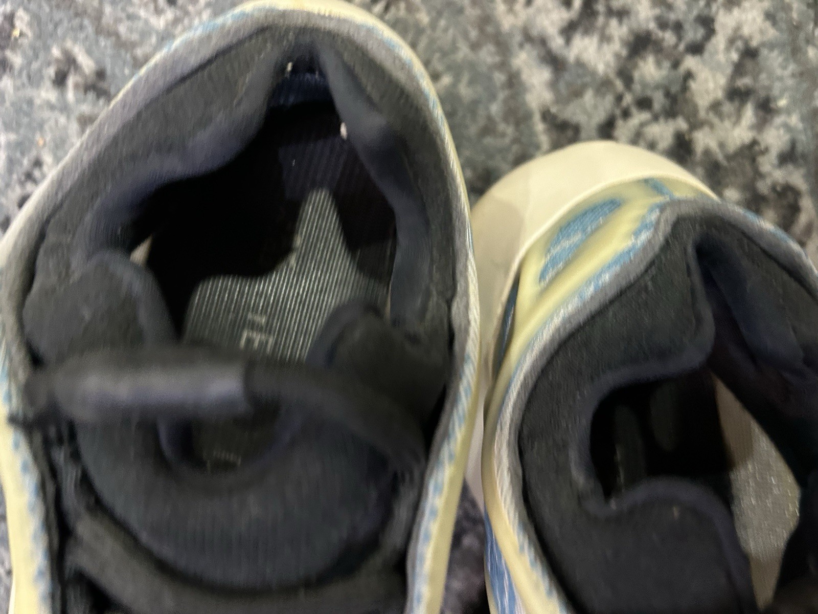 Size 4 - adidas Yeezy 700 V3 Kyanite thumbnail 8