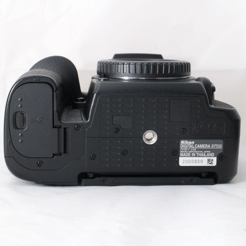 Nikon  D7500 Body w/ 1599 Shots 609428 - Image 2 of 4