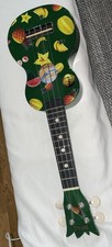Mahalo Ukulele Mahalo Designer Series Uke Green Pineapple Fruit