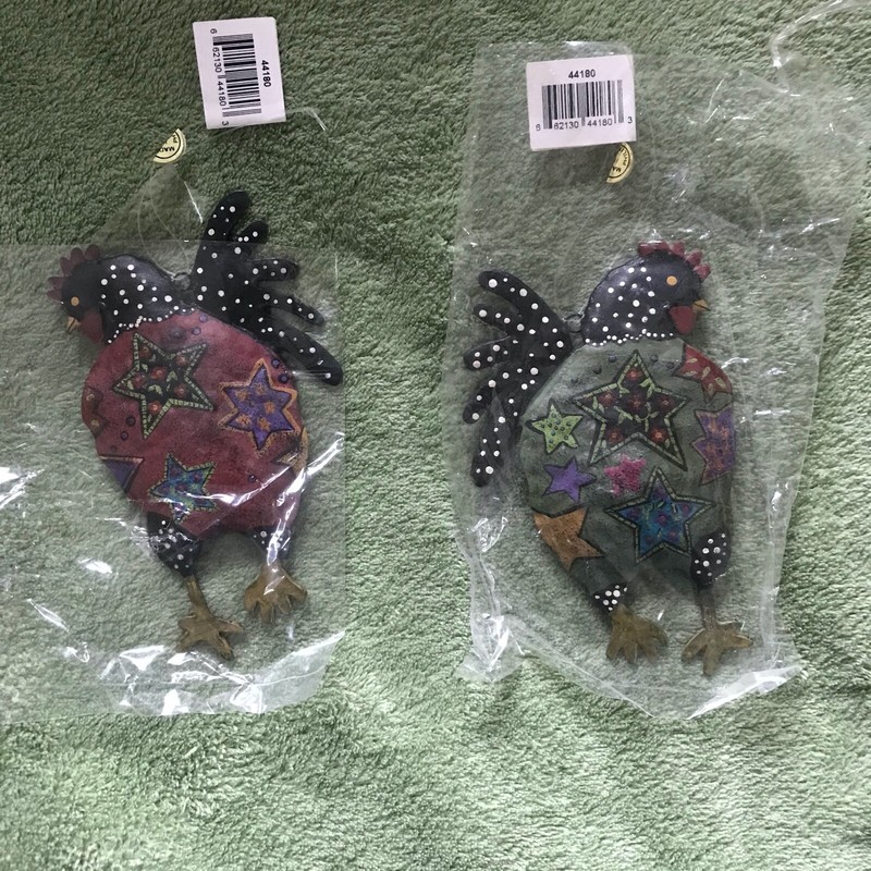 Petite Noel - A Pair of Metal Roosters in Red & Green ***NEW with Tags***