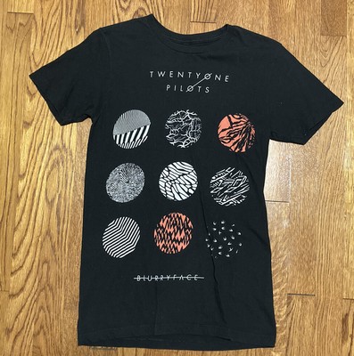 adult small shirt size