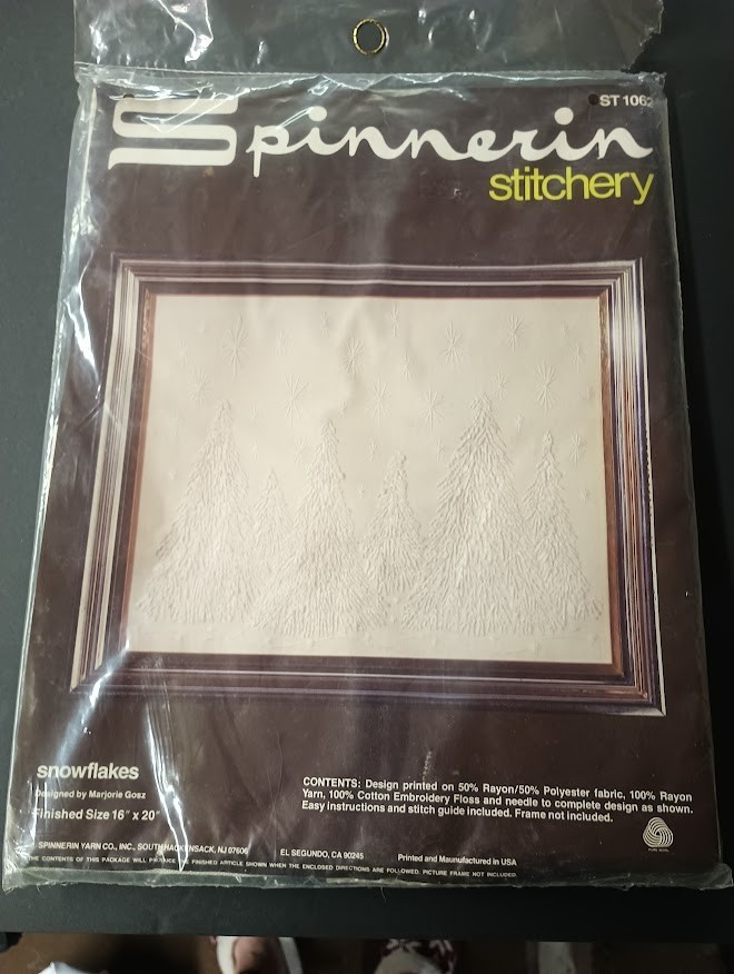 Vintage Spinnerin Stitchery "snowflakes" st 1062