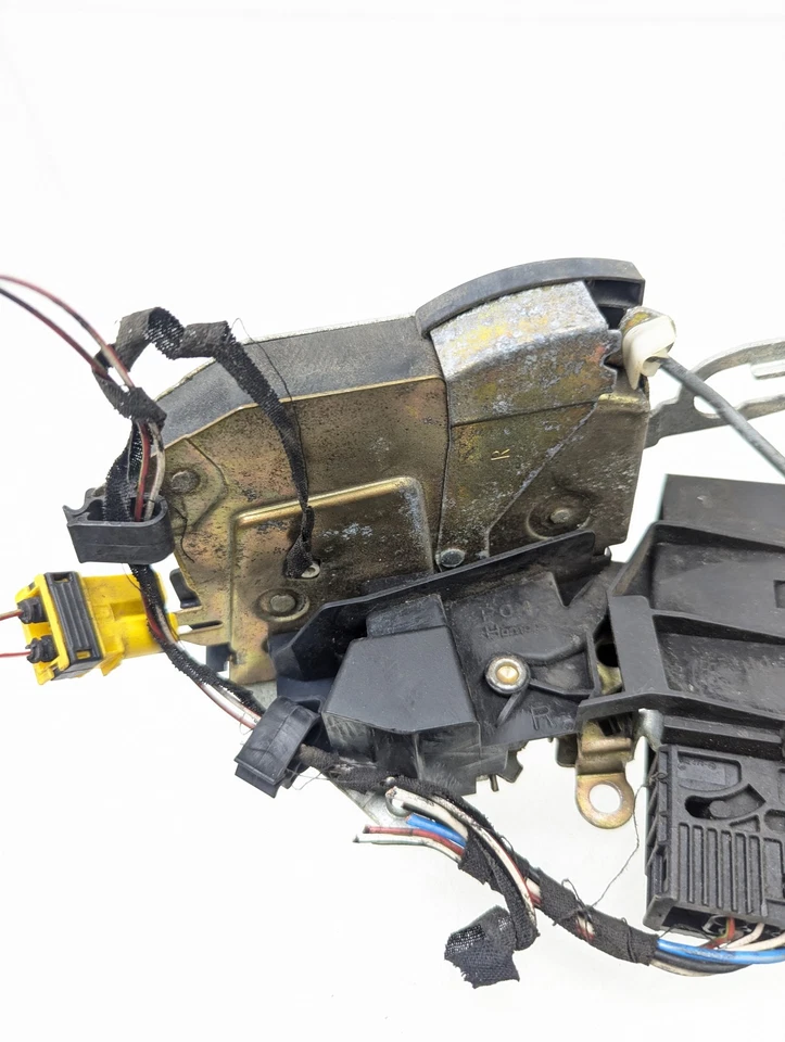 Actuador de cierre de cerradura de puerta delantera derecha pasajero BMW 318ti E36 hatchback 1992-1999 Foto 3 de 4