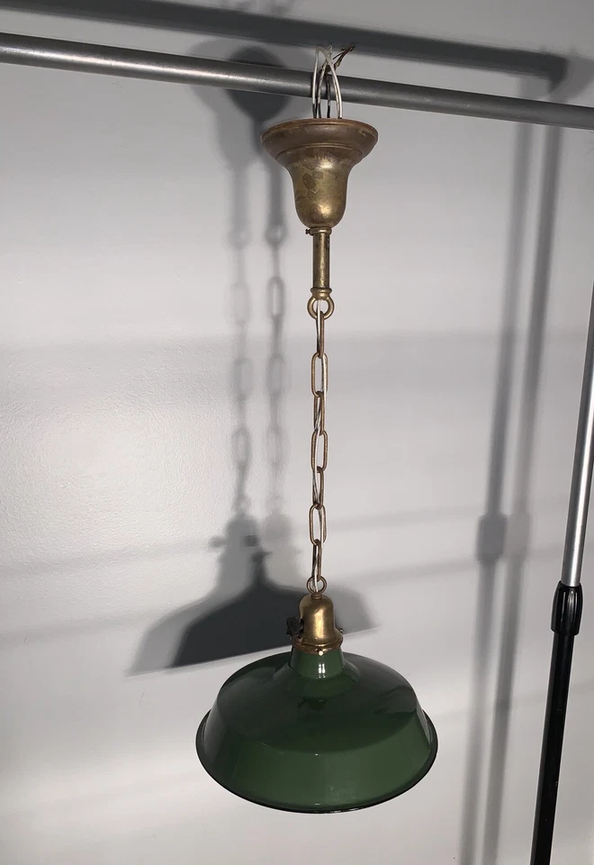 Lámpara colgante antigua de latón con pantalla verde industrial 84C Foto 2 de 4