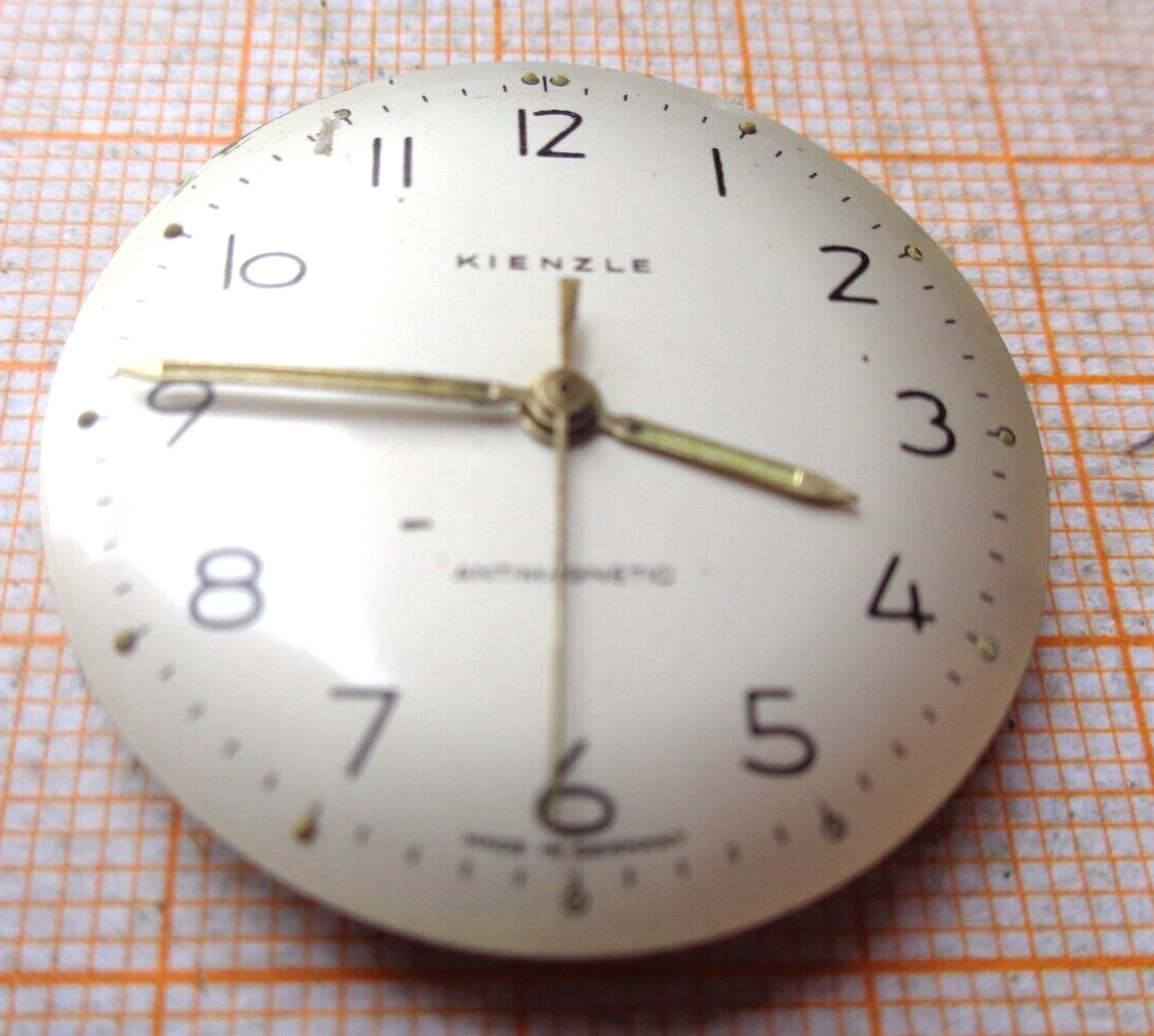 Älteres Armbanduhrwerk Handaufzug Kienzle 058/01 defekt Unruhe OK