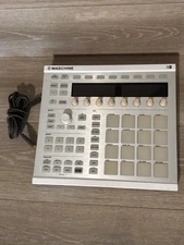 Native Instruments MASCHINE MK2 Groove Production Studio - White