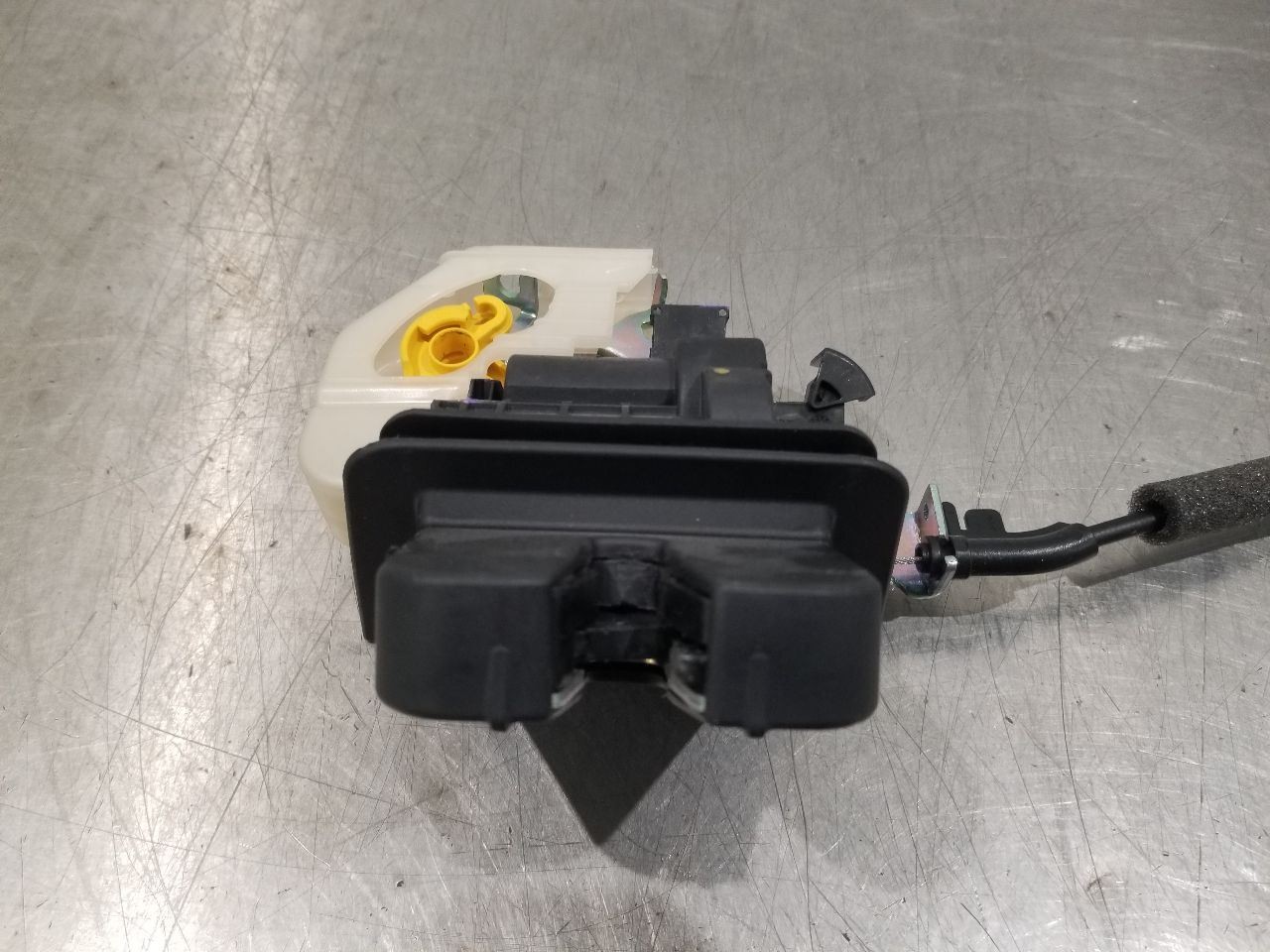 Bentley Bentayga REAR Trunk latch