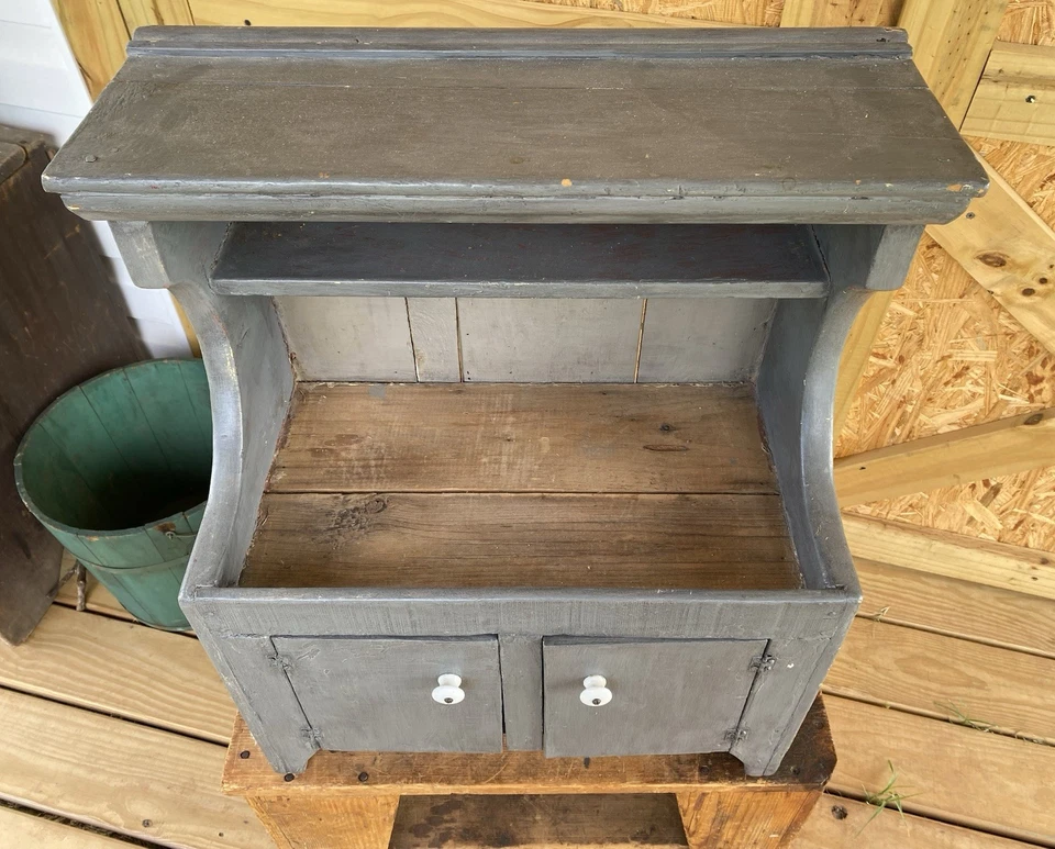 Примитивный антикварный расписной серый детский буфет - Изображение 3 из 4
