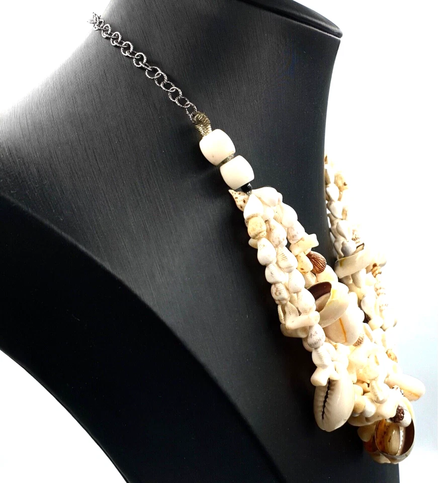 Collana vintage anni '70 con conchiglie corallo bianco argento 925 Made in Italy - Immagine 3 di 4