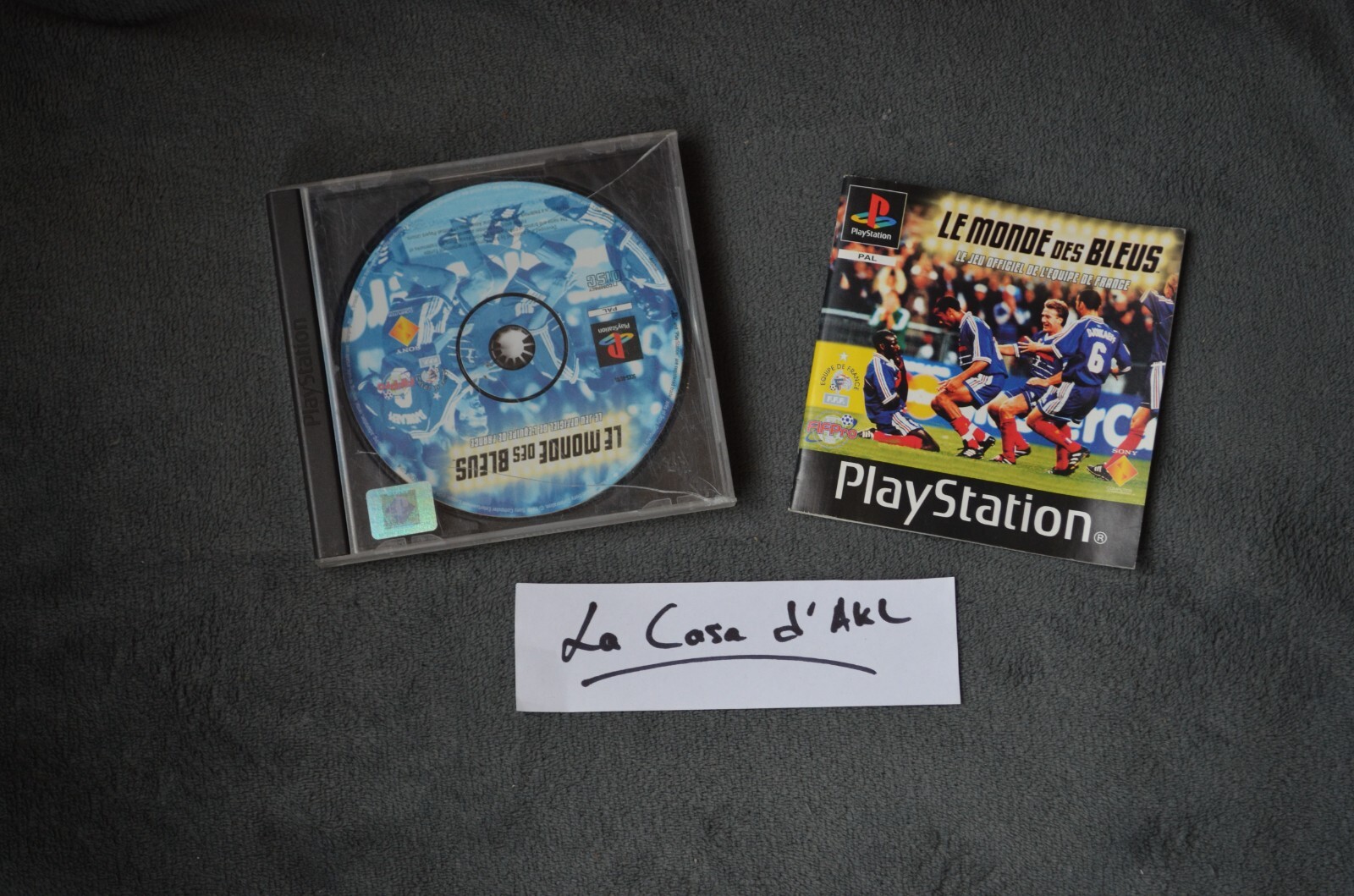 Le Monde des Bleus sans jaquette avant sur PlayStation 1 Ps1 - FR TBE