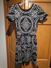 Women's Romeo + Juliet Couture Gray Black Damask Knit Sweater Dress Size Small