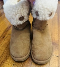 Big kid Ugg boots in Chestnut