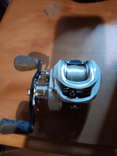 Johnny Morris Carbonlite 2.0 Casting Reel RH - Picture 3 of 5