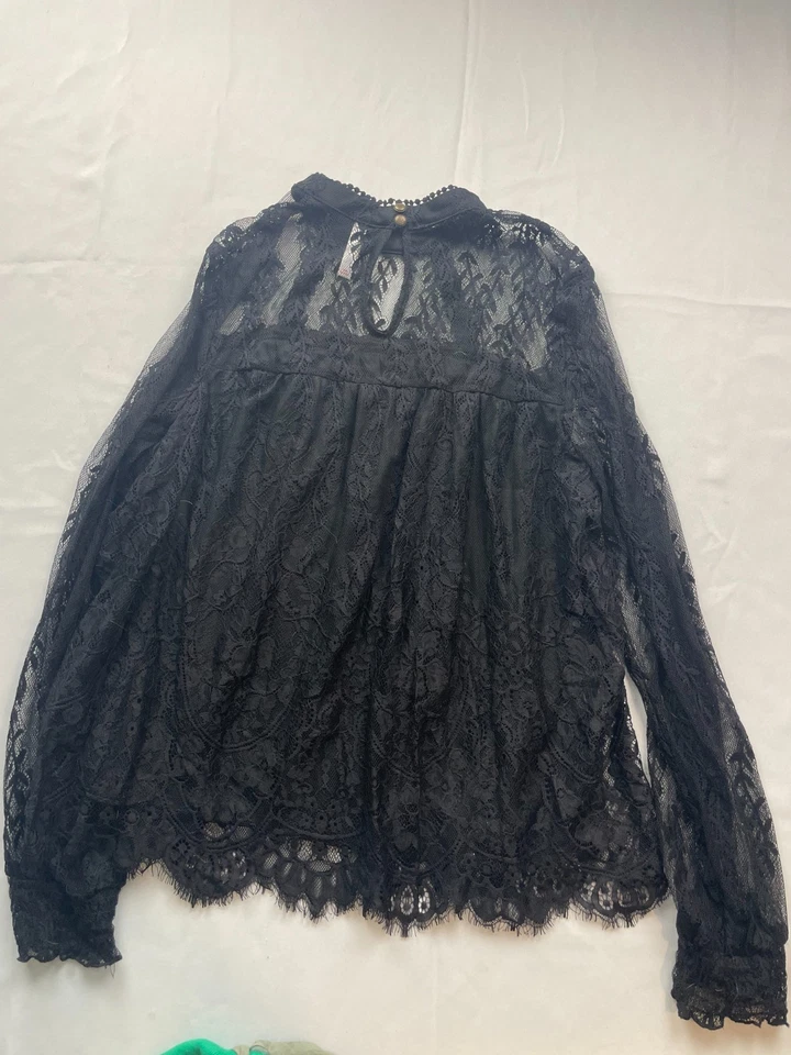 Blusa Xhilaration Negra de Encaje Manga Larga Simulada Cuello Alto Talla M Caprichoso Foto 4 de 4