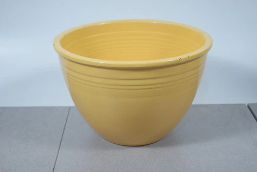 Fiestaware, Vintage #5 Mixing Bowl, Fiesta, Yellow, with inside Rings