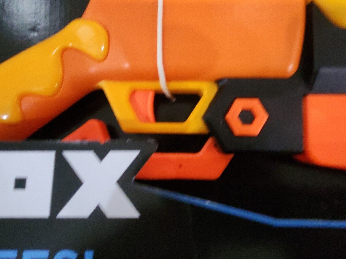 Nerf Roblox Adopt Me!: BEES! Lever Action Blaster, 8 Nerf Elite