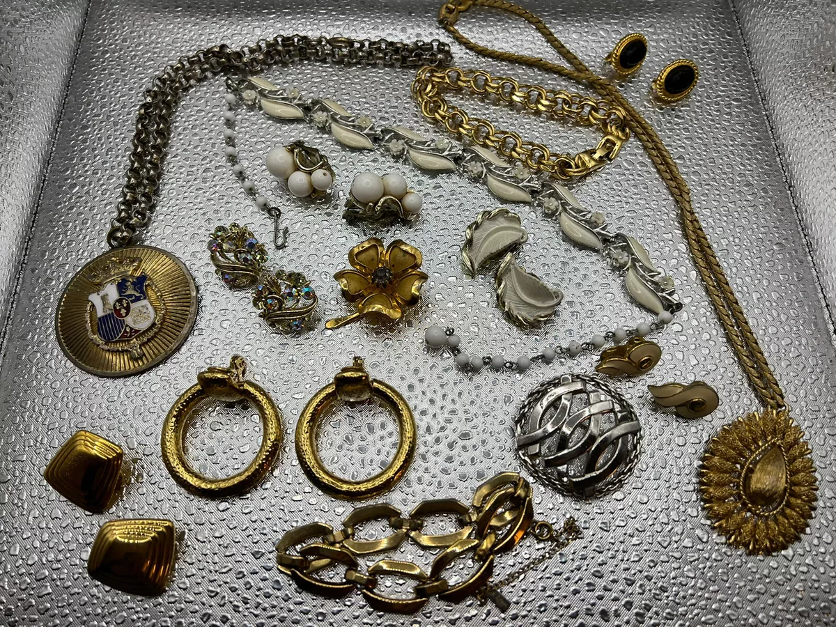 Lot of Vintage Costume Jewelry Necklace Coro Monet Lisner DP Bracelet  Earrings